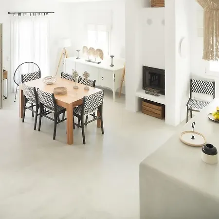 Kouri Naoussa Beachfront Villa *