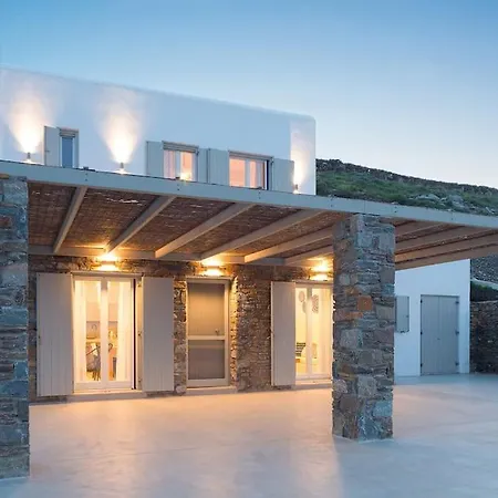 Villa Kouri Naoussa Beachfront *