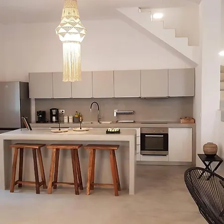 Kouri Naoussa Beachfront Villa *