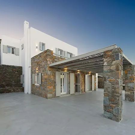 Kouri Naoussa Beachfront Willa *